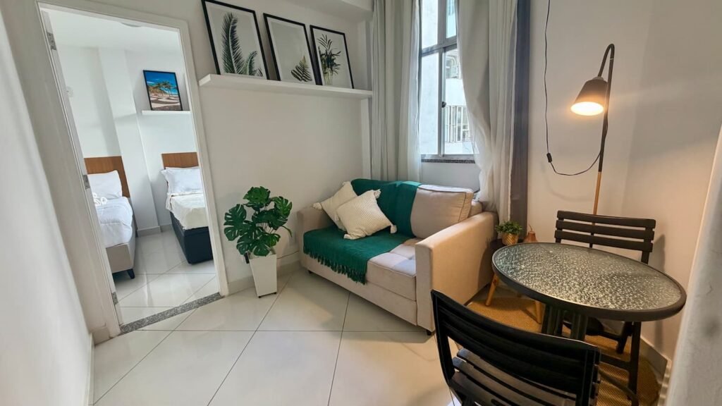 Quarto e Sala entre Copacabana, Ipanema e Metrô
